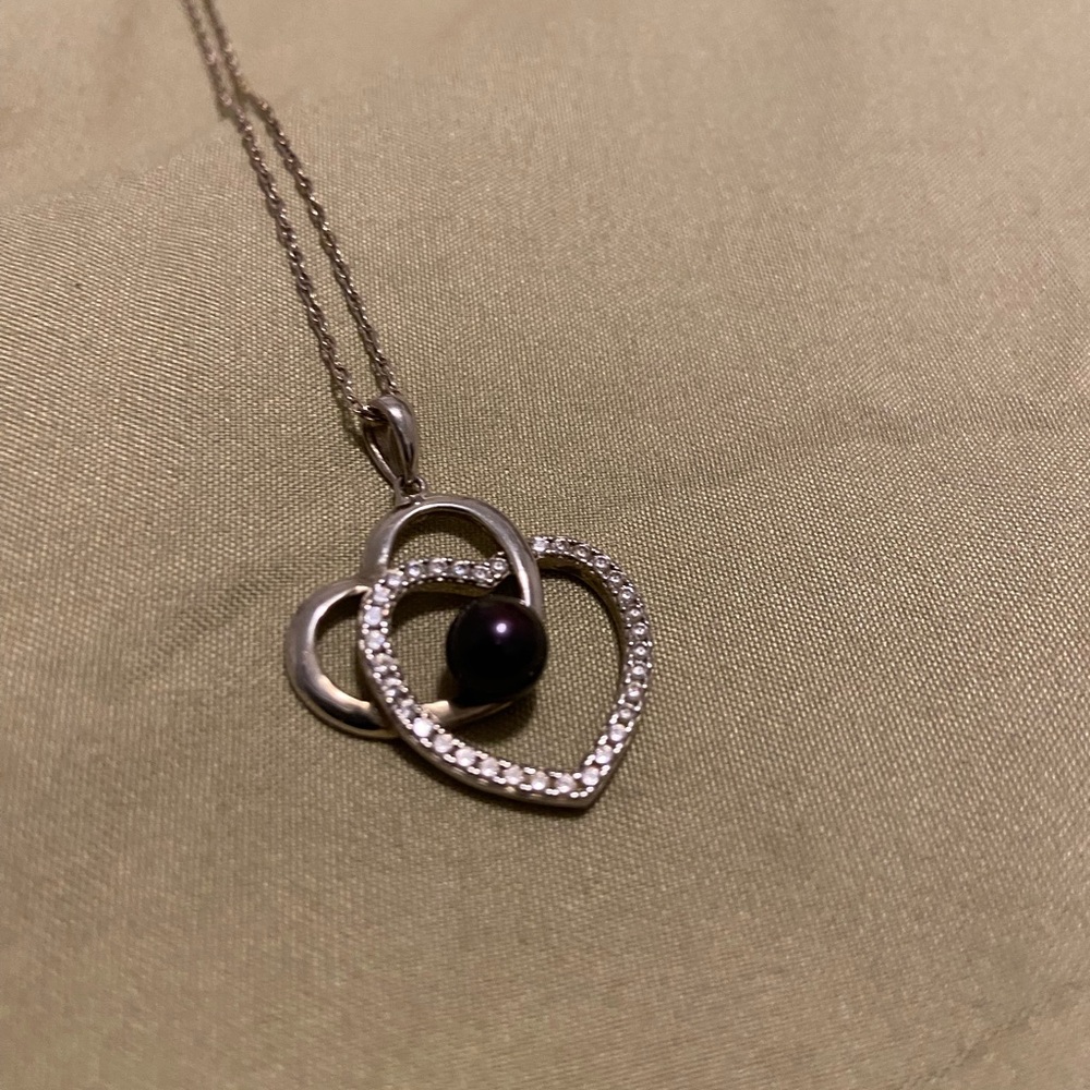 Elegant Silver Heart Pendant Necklace with Authentic Purple Vantel Pearl